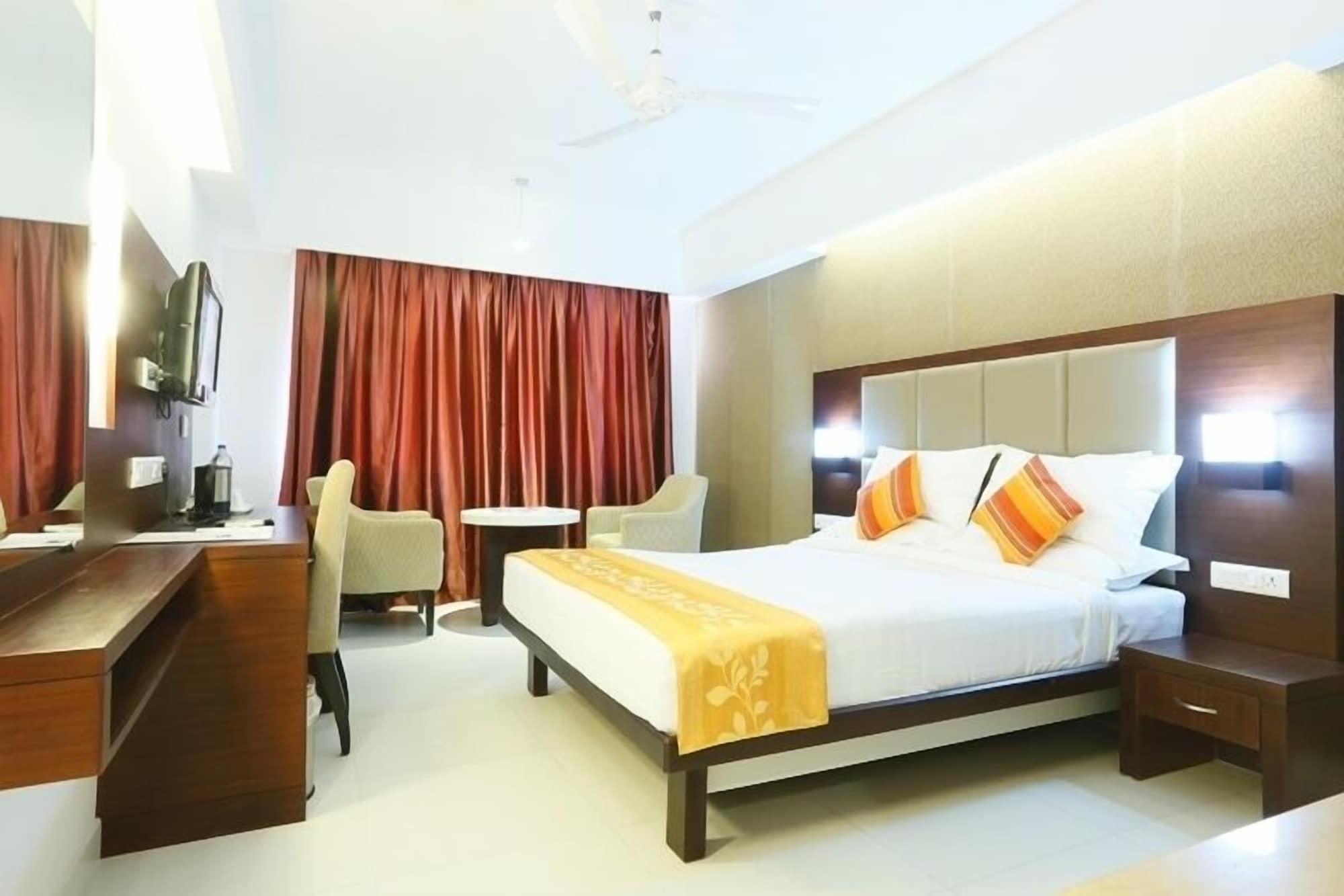 Hotel Moonlit Regency Thodupuzha Экстерьер фото