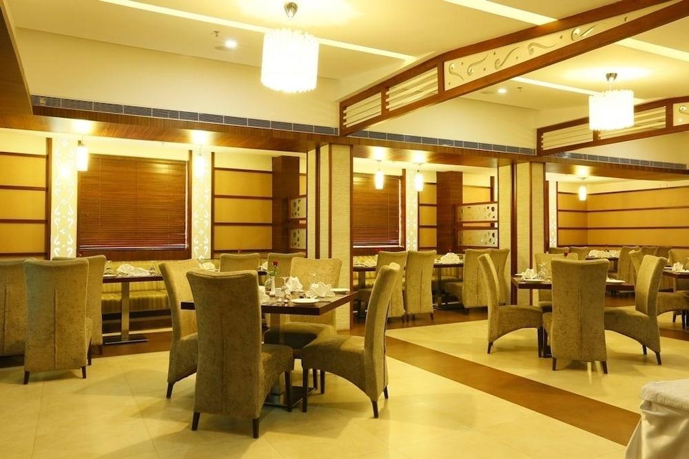 Hotel Moonlit Regency Thodupuzha Экстерьер фото