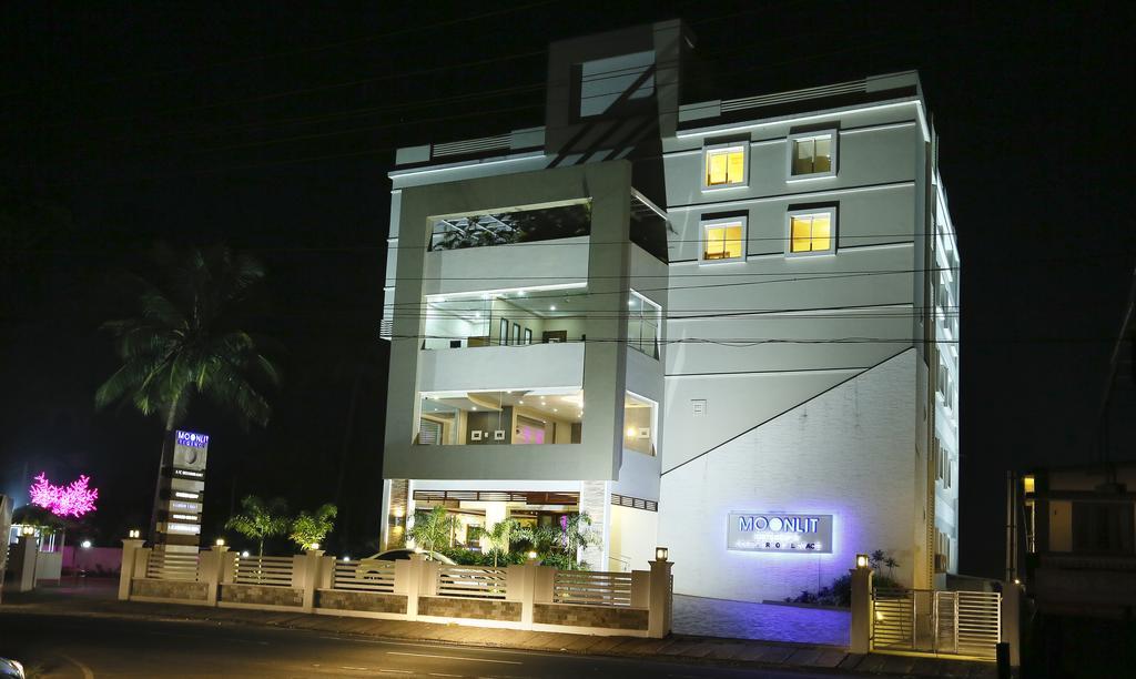 Hotel Moonlit Regency Thodupuzha Экстерьер фото