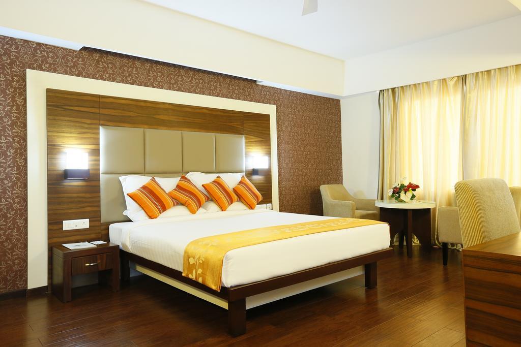 Hotel Moonlit Regency Thodupuzha Экстерьер фото