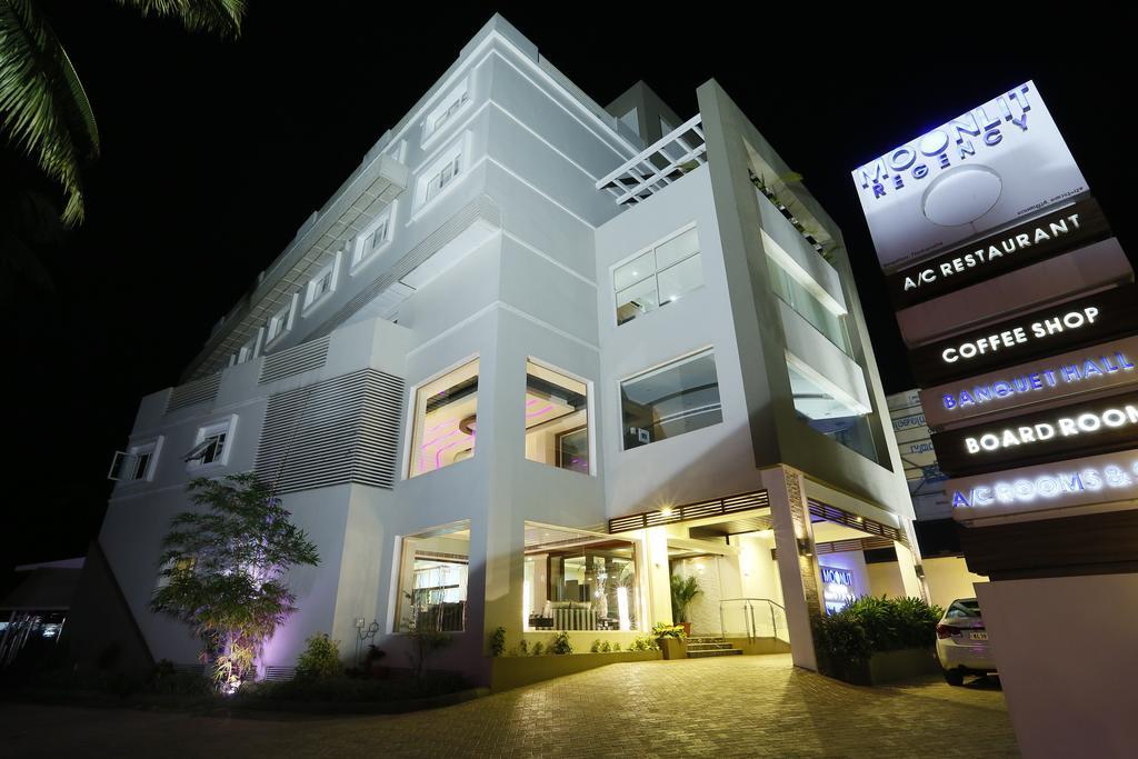 Hotel Moonlit Regency Thodupuzha Экстерьер фото