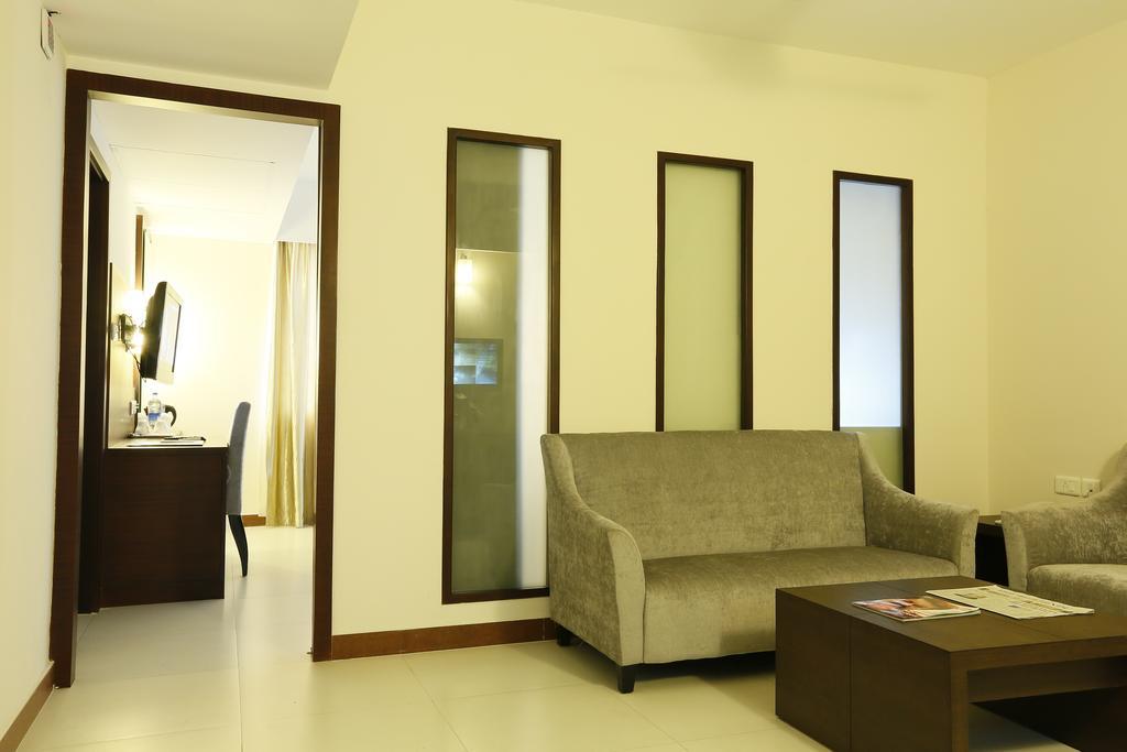 Hotel Moonlit Regency Thodupuzha Экстерьер фото