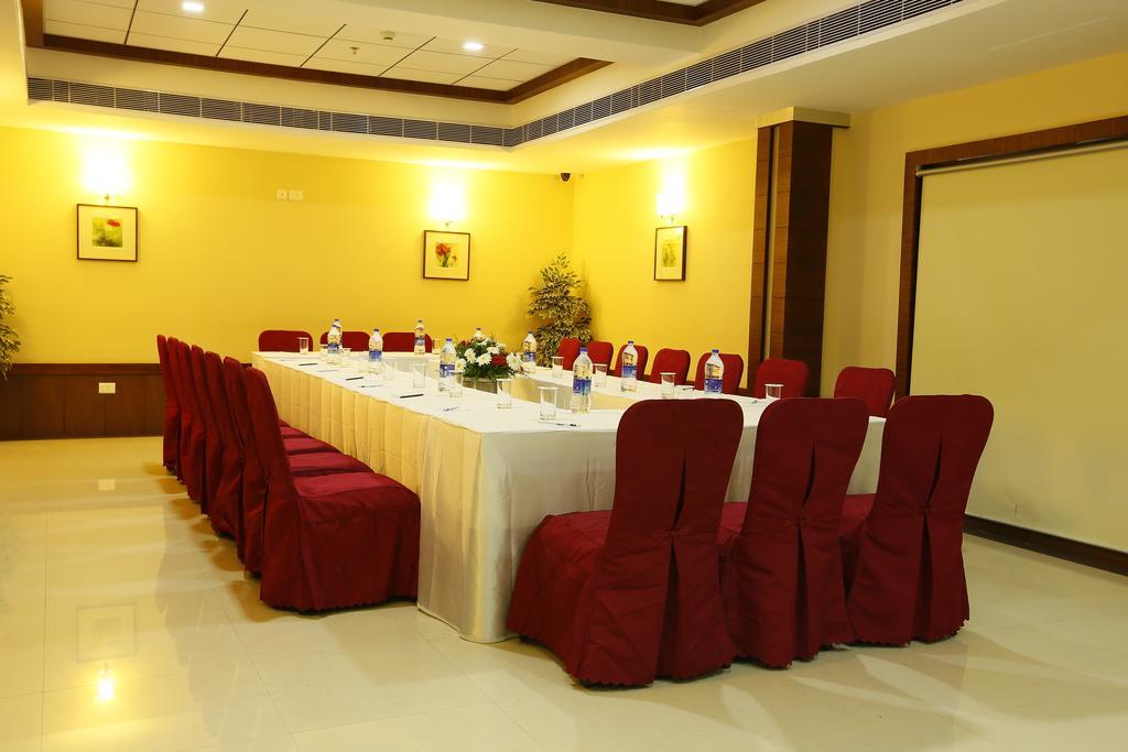 Hotel Moonlit Regency Thodupuzha Экстерьер фото