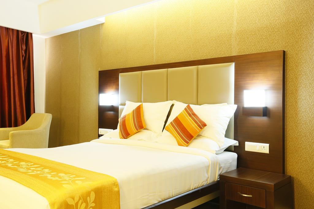 Hotel Moonlit Regency Thodupuzha Экстерьер фото