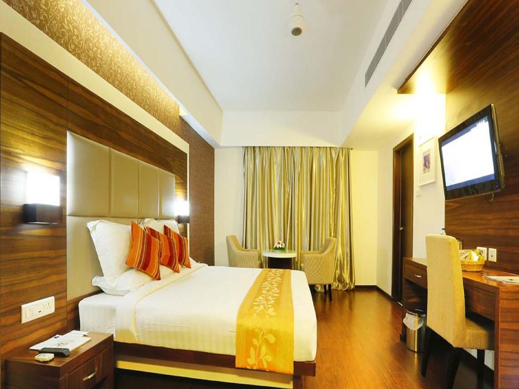 Hotel Moonlit Regency Thodupuzha Экстерьер фото