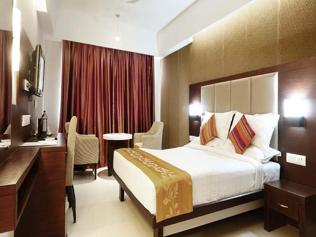 Hotel Moonlit Regency Thodupuzha Экстерьер фото
