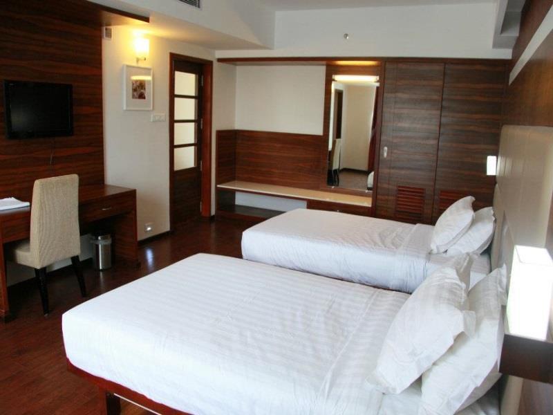 Hotel Moonlit Regency Thodupuzha Экстерьер фото