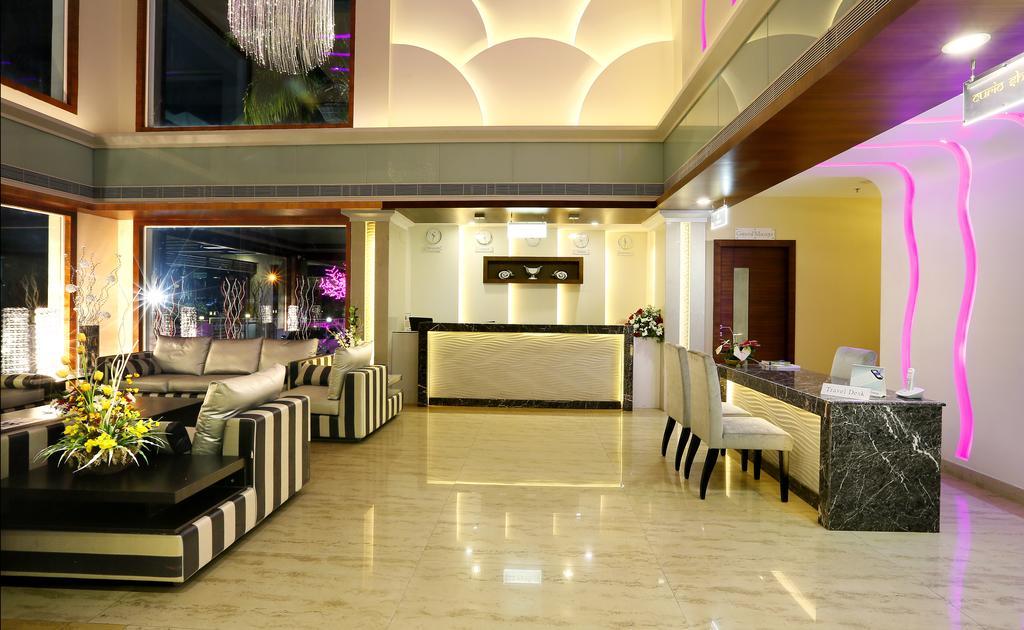 Hotel Moonlit Regency Thodupuzha Экстерьер фото